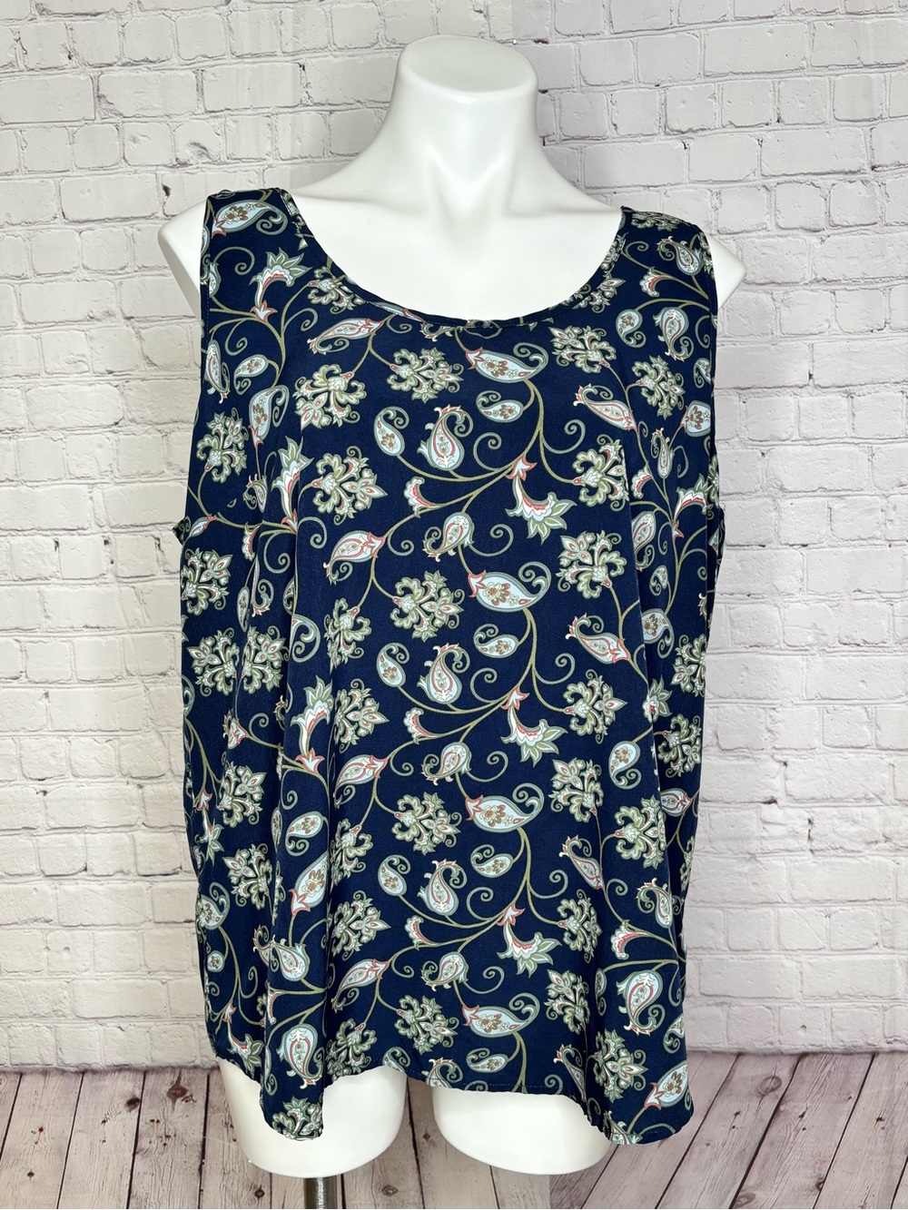 Time and Tru Navy Blue Paisley and Floral Print Tank Top Blouse Size XXL (20)